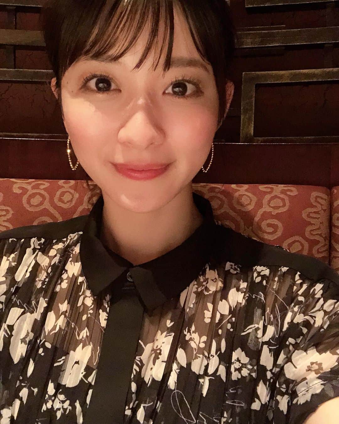 山本里菜さんのインスタグラム写真 - (山本里菜Instagram)「. 今日は暑かったですね〜😳🍧  あぢぃ〜と思いながら外を歩くの好きなんです🤣❤️ 冬より断然夏派！！！  マスクをしながらですので水分もしっかりとって熱中症や脱水症状にはくれぐれもご注意下さい！！  マスク無しでゆっくり友達とご飯行ける日が早く来るといいですね🥺✨  明日は『はやドキ！』です❤︎❤︎❤︎  #夏ですね　#夏派　#山本里菜」5月25日 17時28分 - rinayamamoto_0622