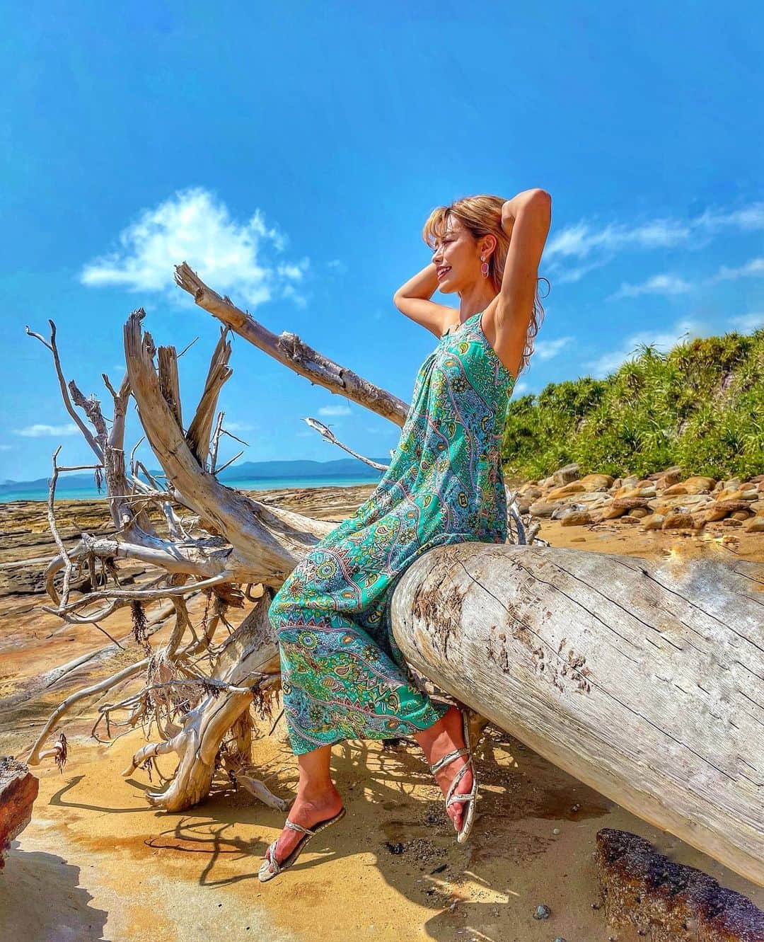 NAHOさんのインスタグラム写真 - (NAHOInstagram)「💙💙💙 最近晴れ続きでHAPPYっ🌞🌈❣️❣️ . . お天気がいいと海行きたくなっちゃうね🏝💓 お散歩したりまったりできるみんなのオススメの場所あったら教えて🚶‍♀️🎶 自然に囲まれたいなあ🌴 . . . #NAHO #beach #beachgirl #cameragirl #ishigakiisland #photography #photo #nature #naturephotography #自然 #なちぽん #海 #写真 #カメラ #ビーチ #綺麗な海 #石垣島 #旅 #旅行好き女子 #カメラ女子」5月25日 18時23分 - naho25__kai_noa