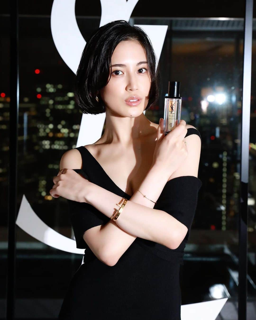 藤井夏恋さんのインスタグラム写真 - (藤井夏恋Instagram)「【YSL BEAUTY “PURE SHOTS” EXCLUSIVE SALON】  私も実際に愛用した事のある "PURE SHOTS"  ご存知の方もいらっしゃるかと思いますが、こちらの美容液の容器はレフィラブル設計により、プラスティック消費量を95％削減しているそうです！ 使うことでサステナブルな取り組みに参加できるというのをお聞きし、とても素晴らしい取り組みだなと感じました。  環境の為にできることから少しずつ意識するということはとても大事なことですよね。  @yslbeauty #pureshots #ピュアショットナイトセラム」5月25日 19時08分 - fujiikaren_official