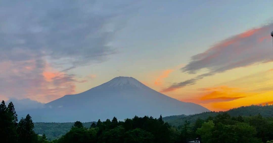 渡辺裕之のインスタグラム：「夕焼けの富士山」