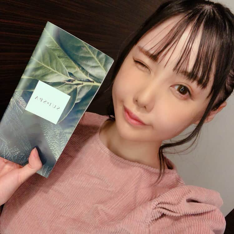 稲森美優さんのインスタグラム写真 - (稲森美優Instagram)「先日、表参道にある、@sui_spa さんに行ってきました！！ 最後から2番目からの写真が施術前なんだけど、 終わった瞬間リフトアップされていてお目目も施術してもらう前より、ぱっちり開いていて感動しました！  気持ちよすぎて、実は延長頼んでしまいました！笑  普通コルギとか行くと、髪型ボサボサの、ベタベタになるイメージがあるんだけど、 終わってもほぼほぼ髪型とか変わっていなかったことにも感動！ そして、ヘアアイロンとかも借りられるの感動でした！！  また確実に予約して行くと思います😌❤️❤️❤️❤️  https://kronos0320.com/  東京都渋谷区神宮前5-50-6サクセス青山ビル9F  pr #翠SUISPA #表参道エステ #小顔矯正 #頭蓋骨矯正 #むくみ解消 #コルギ #ヘッドスパ #スイスパ」5月25日 19時56分 - miyuuinamori