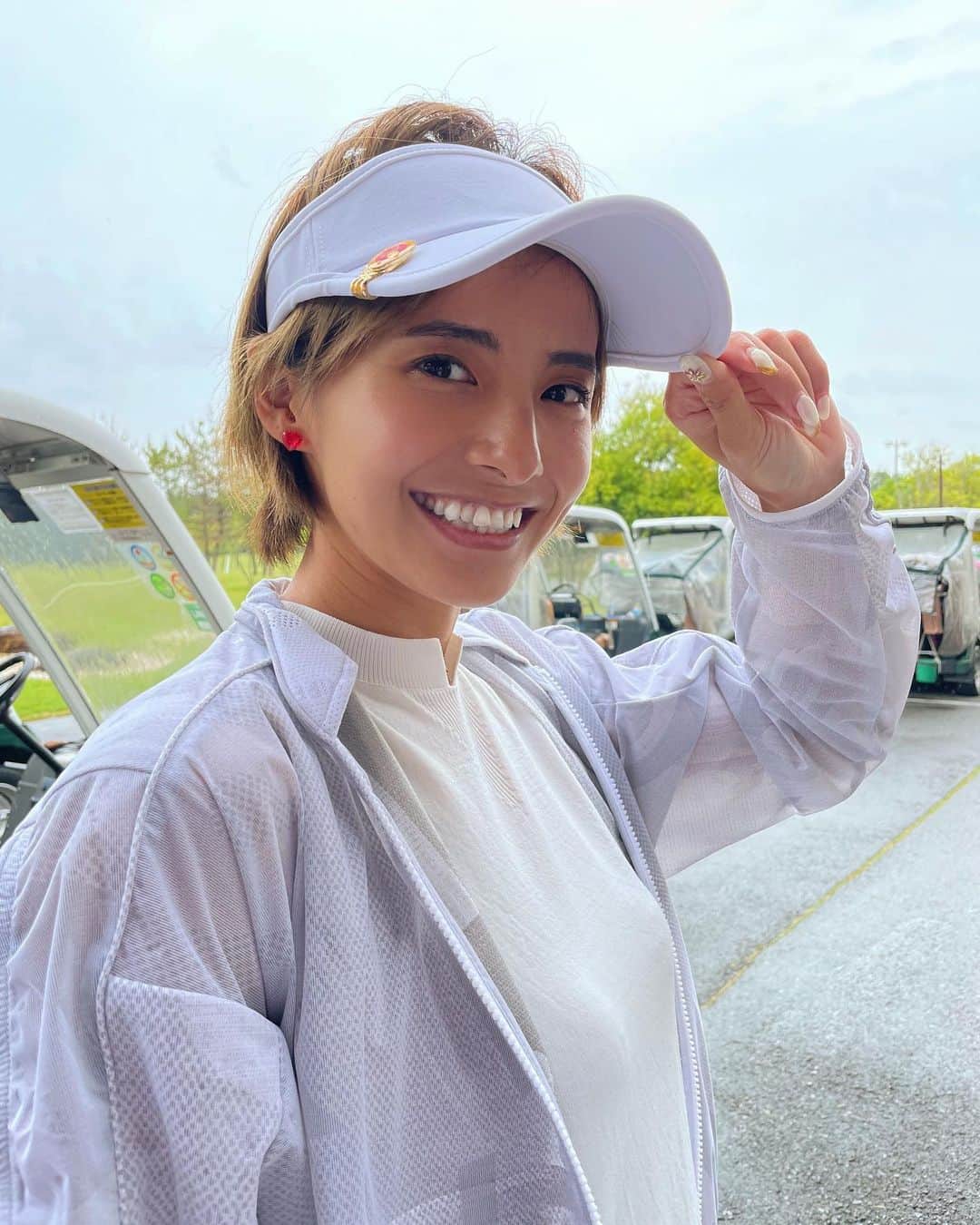 佐野千晃のインスタグラム：「いい天気が続いてるしゴルフ行きたいな〜！！﻿ ﻿ 自然を感じながらスポーツ⛳️﻿ ﻿ ゴルフはベスト94だけど全然100が切れないこの頃🤔﻿ ﻿ 練習はしたくないけど上手くはなりたい←﻿ ﻿ #workout #training #sport  #wear #sportwear #スポーツ #筋トレ女子 #筋トレ #ワークアウト #スポーツウェア #筋肉 #筋肉美 #go  #run #running  #marathon  #ゴルフ #ゴルフ女子 #ゴルフ好き #アディダスゴルフ #adidas #adidasgolf﻿」
