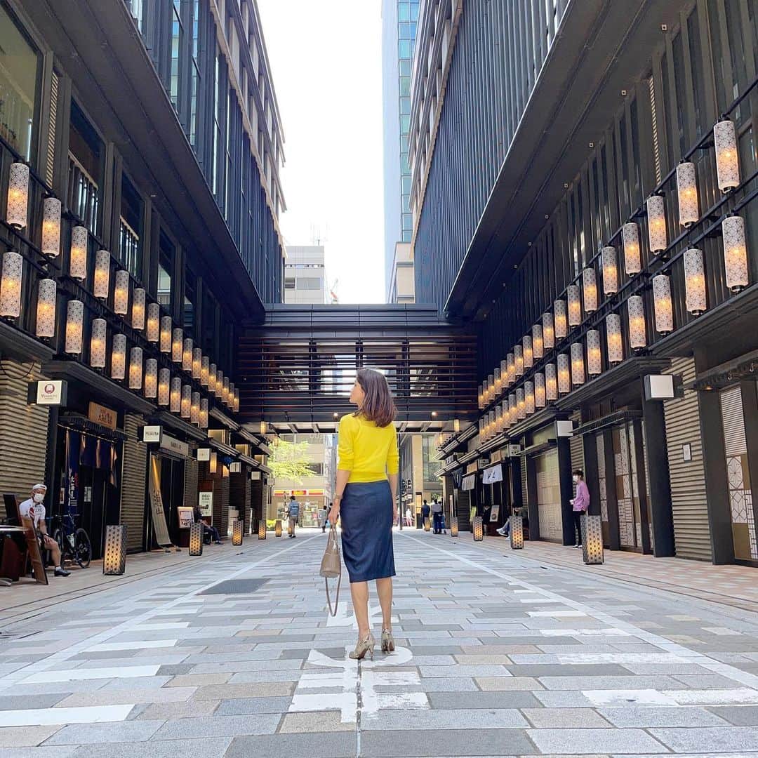 胃腸良子さんのインスタグラム写真 - (胃腸良子Instagram)「日本橋室町🏮 取り引き先の銀行があるので、よく行く日本橋。 昔からこの街が大好き❤  ・  古い東京の文化と新しい施設が融合してなんとも心地いい🤗 路地裏に入るとまだ古いお店とかも沢山残っているし。 緊急事態あけたら行ってみたいところばかり🍺  ・  さて、いよいよ来月から新商品「シンバイオティクスEX」が発売になります。 モニターいただいているお客様より、 便通改善しました！ カンジダが治りました！ お腹の張りが解消しました！ などなど嬉しいご意見沢山いただいております。  ・  菌活は腸から全身へ。 大腸、小腸、口腔、食道、膣、すべての粘膜に効果発揮できるようスペシャルな配合になっております。 またお知らせいたしますので楽しみにお待ちください。 ナースキュアサイトでは6月1日より 楽天では6月4日より Amazonでは7月1日より 販売開始となります。 どうぞ宜しくお願いいたします🤲  ・  💊サプリメントのご用命はtopページのリンク、またはDMからお問い合わせください👩‍⚕️  ＝＝＝＝＝＝＝＝＝＝＝＝＝＝＝＝＝＝  【ナースキュア】  ◆腸活サプリ　　 ビフィズス菌BB＋オリゴ糖　60錠　 定価8532円（税込） 初回購入価格　7452円（税込） ✨楽天リアルタイム1位取得 ✨累計販売数4万個突破！  ◆毛活サプリ ミレット&Lリジン 定価7560円（税込）　30日分 ✨AGAクリニック🏥で採用の成分。 ✨発売初日で初回生産分完売！  ＝＝＝＝＝＝＝＝＝＝＝＝＝＝＝＝＝＝  🏥ビタミン、ミネラル、他サプリメントは、病院採用サプリメント「ワカサプリ」を楽天ショップ「サプリメントナースキュア」で取り扱いしています。  ＝＝＝＝＝＝＝＝＝＝＝＝＝＝＝＝＝＝  健康のこと、胃腸のこと、アンチエイジングのこと、ご相談はDMまたはメールまで📩  ＝＝＝＝＝＝＝＝＝＝＝＝＝＝＝＝＝＝  #ビフィズス菌 #乳酸菌 #腸活 #腸活サプリ #腸活美人 #プロバイオティクス #シンバイオティクス #便秘解消法 #便秘改善 #下痢 #薄毛 #薄毛治療 #薄毛女子 #薄毛改善 #サプリ #サプリメント #免疫力 #感染予防 #スキンケア #デリケートゾーン #カンジダ」5月26日 6時46分 - kimiyo.f