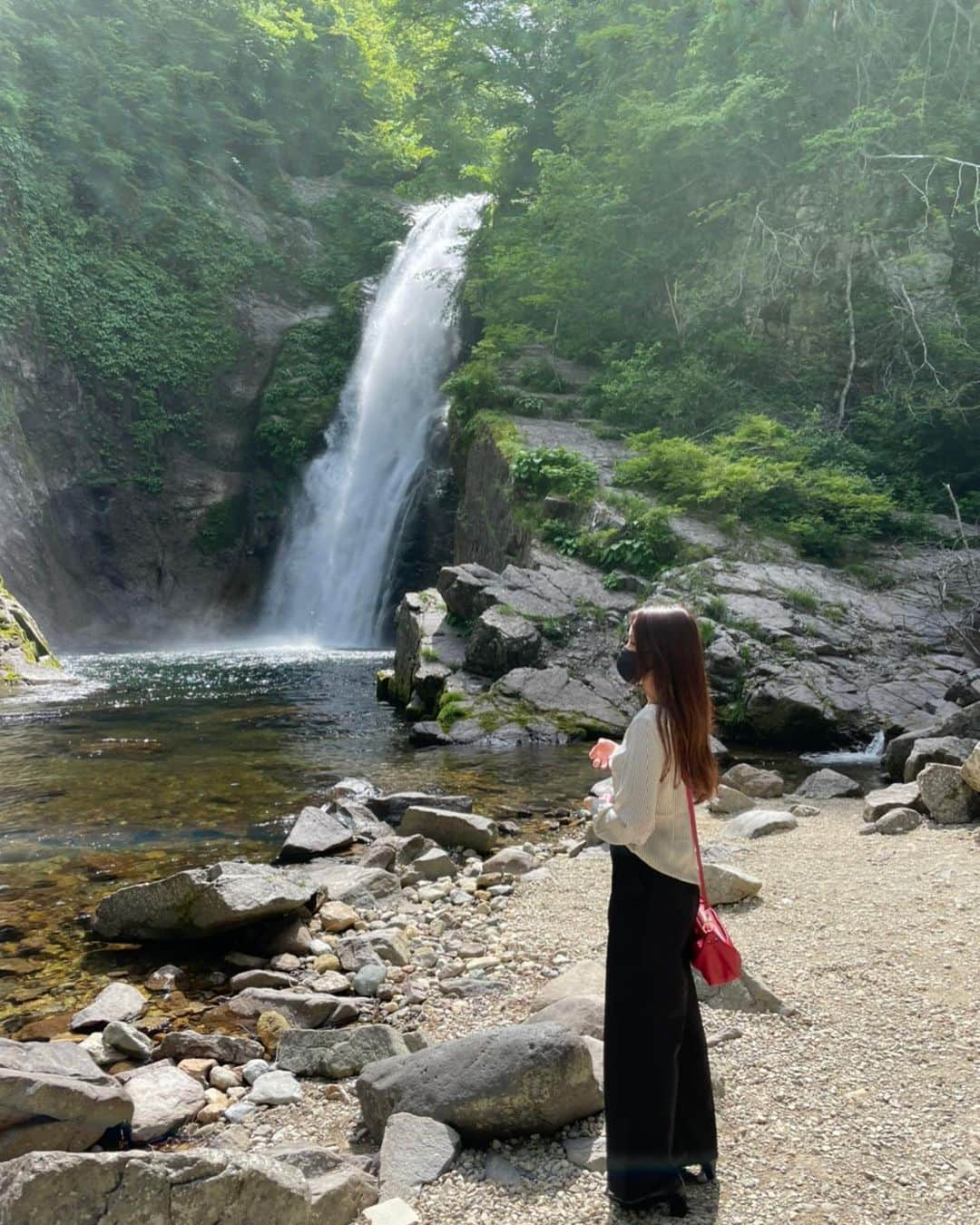 佐藤小巻のインスタグラム：「秋保大滝🌈 久しぶりのお出掛けで自然を感じ、🍃 バテて運動不足が目に見えました🚶‍♀️…  #秋保大滝 #秋保 #パワースポット #滝」