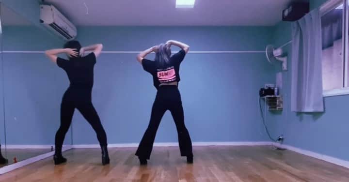 HARUのインスタグラム：「#kissmemorechallenge  ・ choreo / @ma_yu_komori さん ・ kiss me more / Doja Cat ・ w / @ayaka_dayon  ・ 久しぶりのヒール👠♥️ @yurinoxx ちゃんと2人で踊られてる動画がカッコよくて🥺♥️ あやかちゃん一緒に踊ってくれてありがとう😳✨」