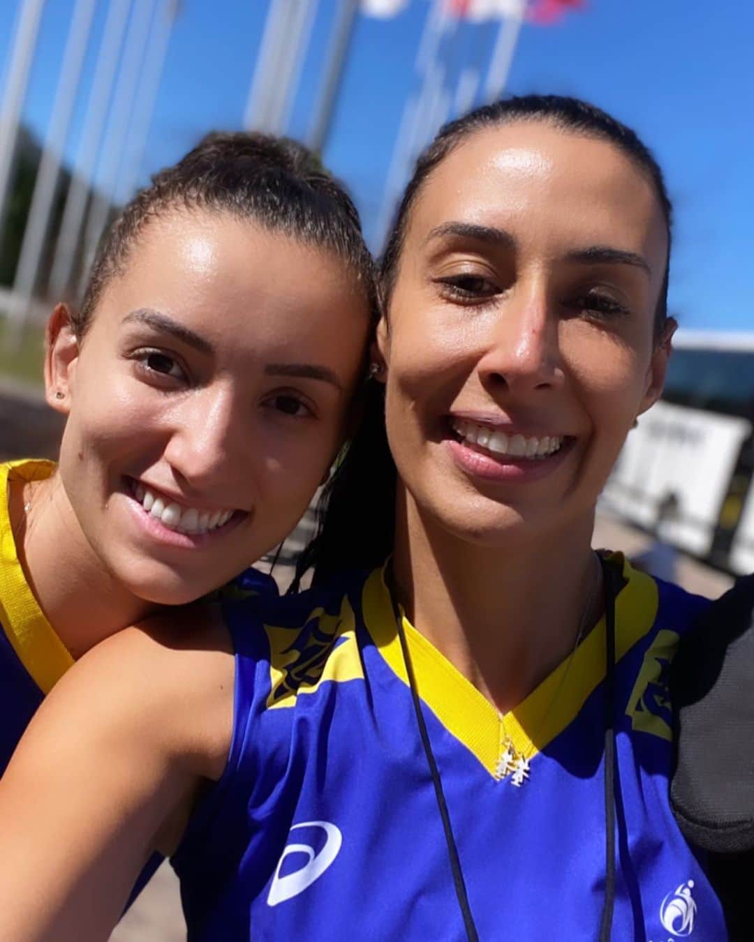 シェイラ・カストロのインスタグラム：「Primeiro jogo da VNL hoje as 21:00 aqui na Itália e no horário de Brasília as 16:00!!! Brasil x Canada!!! @volleyballnationsleague @gabiguimaraes10」