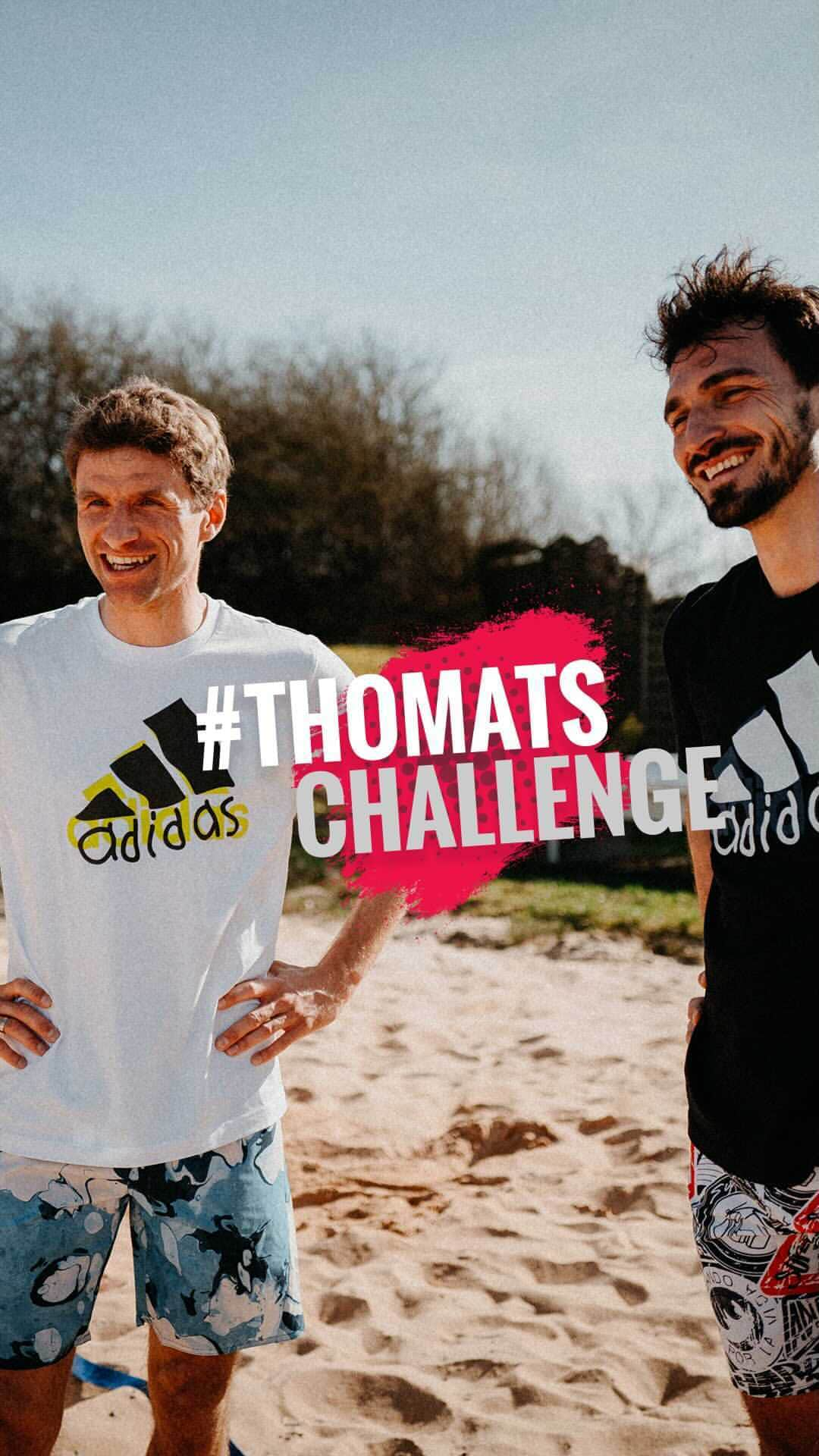 マッツ・フメルスのインスタグラム：「Bevor es für @esmuellert und mich gemeinsam zur Nationalmannschaft geht, gibt’s noch ein Duell - diesmal im Sand! Viel Spaß☺️ #ThoMats」