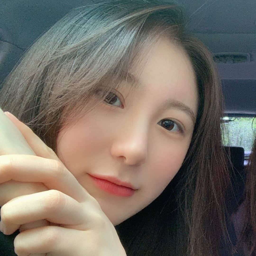 イ・チェヨンさんのインスタグラム写真 - (イ・チェヨンInstagram)「chaeyeon new profile picture😍 so cute!!  #이채연 #채연 #chaeyeon #leechaeyeon」5月26日 0時04分 - demonsbasements