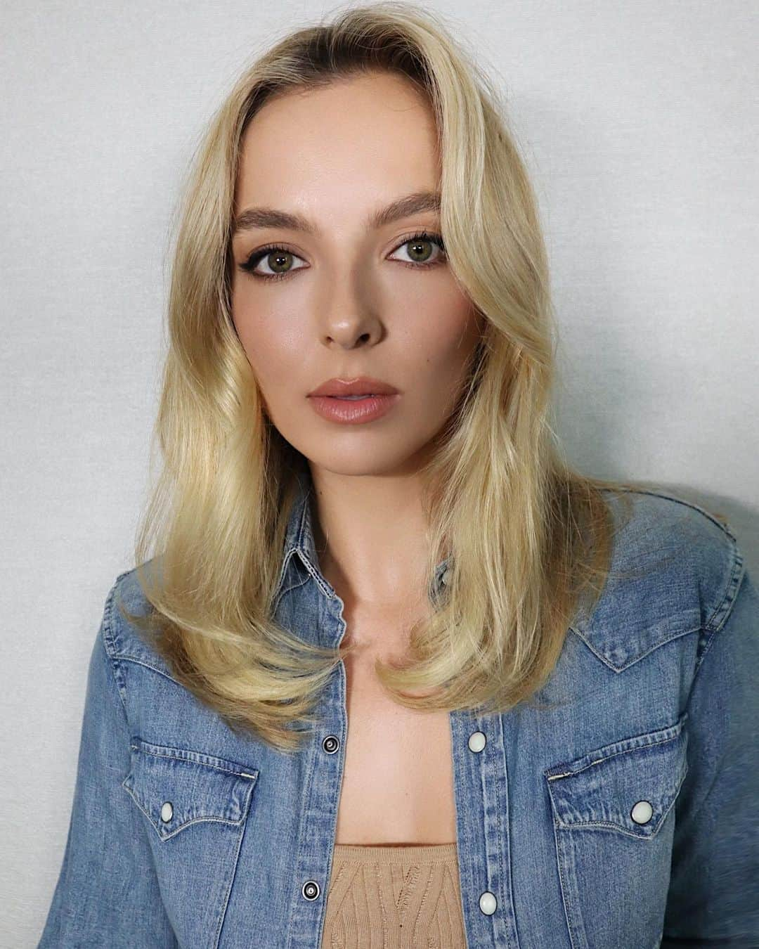 Hung Vanngoさんのインスタグラム写真 - (Hung VanngoInstagram)「#JodieComer (@jodiemcomer) for @freeguymovie press 🧡. 👗 @elizabethsaltzman  💇🏻‍♀️ @jacobrozenberg  💄 @hungvanngo」5月26日 0時24分 - hungvanngo