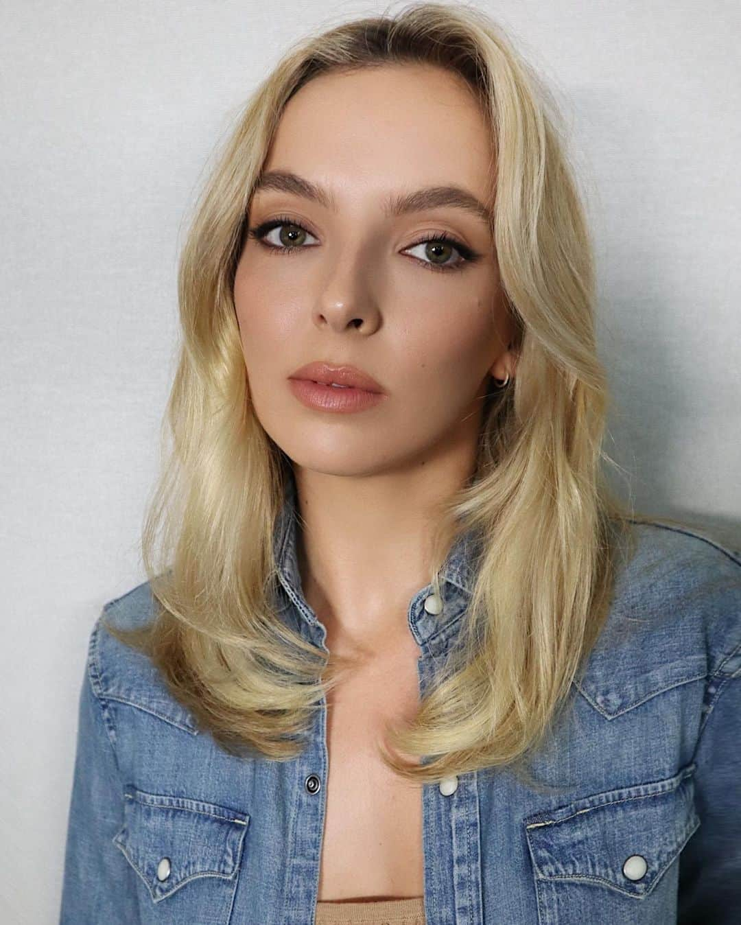 Hung Vanngoさんのインスタグラム写真 - (Hung VanngoInstagram)「#JodieComer (@jodiemcomer) for @freeguymovie press 🧡. 👗 @elizabethsaltzman  💇🏻‍♀️ @jacobrozenberg  💄 @hungvanngo」5月26日 0時24分 - hungvanngo