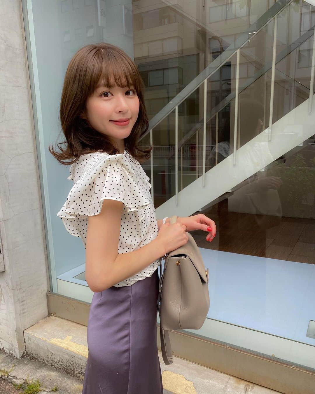 沖田愛加さんのインスタグラム写真 - (沖田愛加Instagram)「普段ドットはあまり着ないけど、 マーメードスカートと合わせると 可愛くなりすぎずバランスがとれるかなあと思って 合わせてみた😆✨ 後ろのリボンと袖が可愛い〜！👗 . . 今日も1日お疲れ様でした😌 おやすみなさいっ！  #pbd #proportionbodydressing #プロポ」5月26日 0時41分 - okita_aika