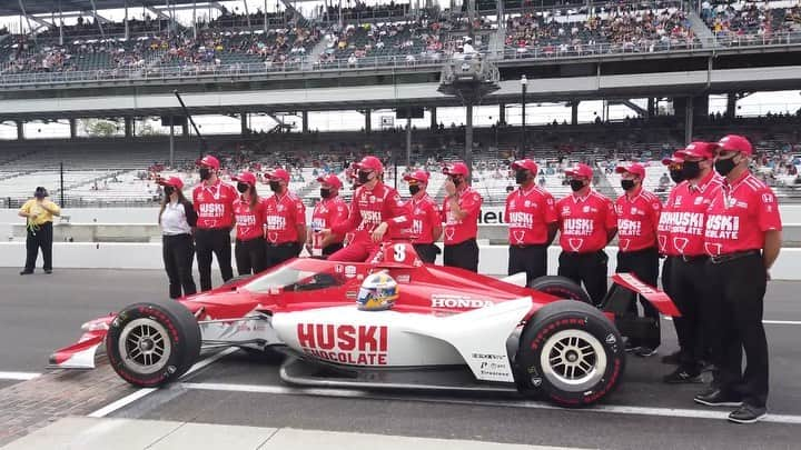 マーカス・エリクソンのインスタグラム：「🚨🚨New ME8 Vlog on my YouTube Channel. Behind the scenes from Indy 500 Qualifying weekend. You’ll find the link in my bio.   #ME8 #INDY500   @huskichocolate  @chipganassiracing  @hondaracing_hpd  @bauhaussverige  @modoeyewear  @bellracinghq   Filmed and edited by @alexandrawictoria」