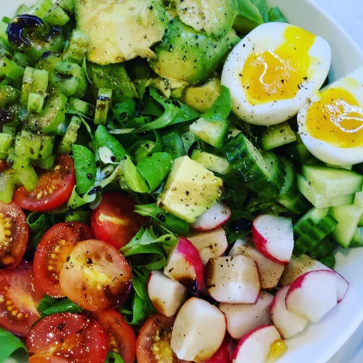 ジョアンナ・コンタのインスタグラム：「When dinner is so colourful that it makes it to the grid. 😍」