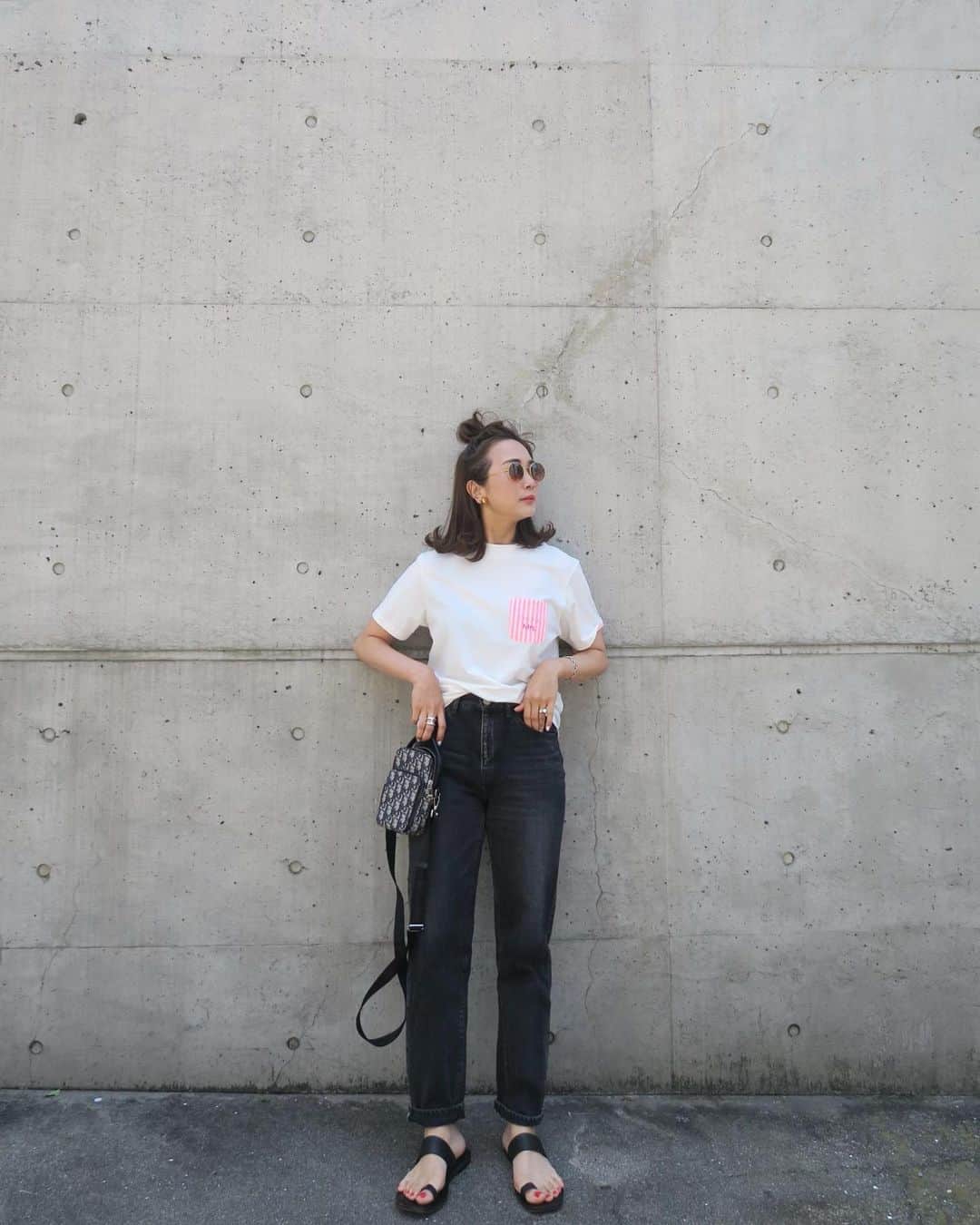 Mai Wakimizuのインスタグラム：「pinkにblack 、好き♡ #wakkinstyle#ootd#coordinate#ママコーデ tops:#linkable @linkable_official(明日20日再入荷) pants:#stunninglure  bag:#dior shoes:#jilsander」