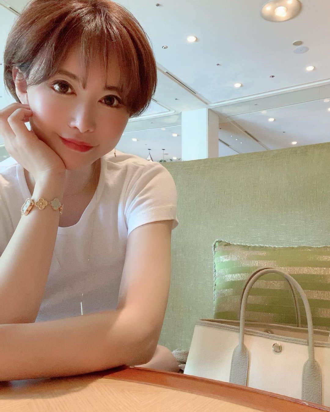 里美ゆりあのインスタグラム：「るん🎶  #hello  #evening」
