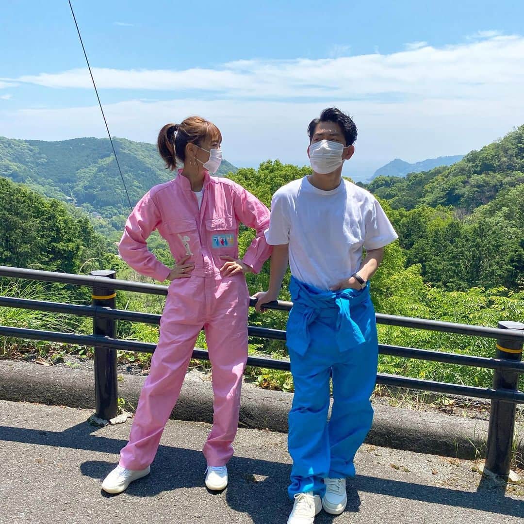 近藤千尋のインスタグラム：「ついにー❗️ 熱海別荘DIY企画始まりますよー♥️ ラヴィット金曜 是非ご覧ください📺💕  ラヴィットスタッフさんから バカラのお祝い🥂頂きました💖 ありがとうございます☺️🌼嬉 皆さんに協力してもらいながら 素敵なおうち作りするぞ~🌞🌞  あ、インスタ複数枚投稿できない！ と思ったら 1枚目長押ししたら出来たよ😍🌈 びっくりしたから情報シェア🤍笑」