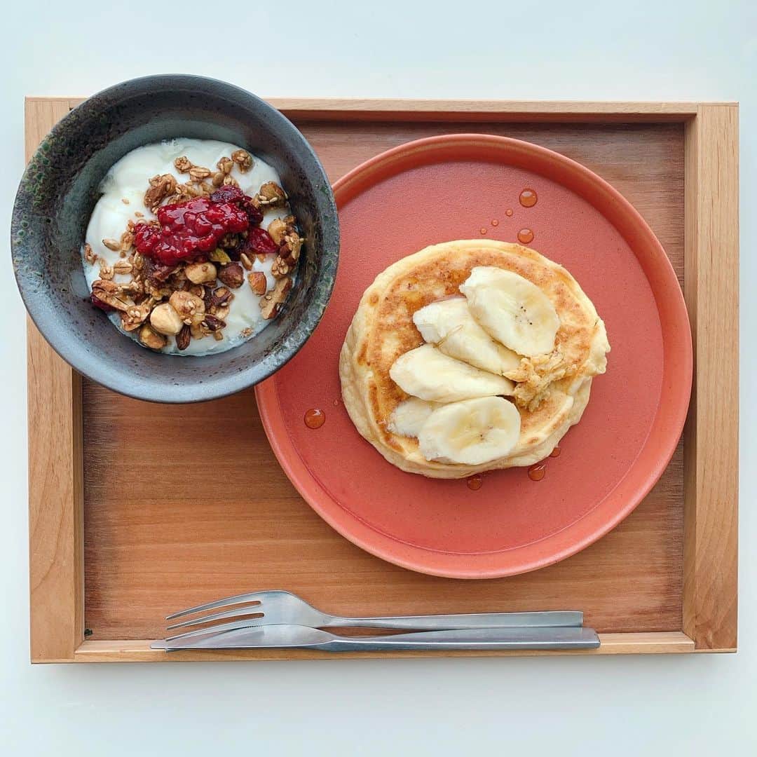 のインスタグラム：「最近頼んでしまう、bills。 久々に食べると美味しいのですよ。  実はグラノーラも美味しいので、 ヨーグルトにかけて食べてます♪  もうランチは食べません😌🌱  さて、今日も頑張りましょ♪」