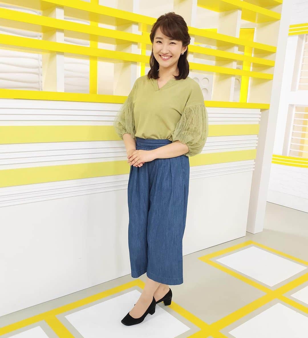 札幌テレビ「どさんこワイド朝」のインスタグラム：「きょうの西尾アナと工藤アナの衣装です。  西尾アナは、青色のズボンに新緑を思わせる緑色のシャツ、 袖も涼しげで この時期らしい爽やかなコーデですね。  工藤アナは、ピンクのシャツがいいですね。 . . #どさんこワイド朝 #西尾優希 #工藤聖太  #衣装  #工藤アナどこ見てるの  #同じポーズ #のつもり」