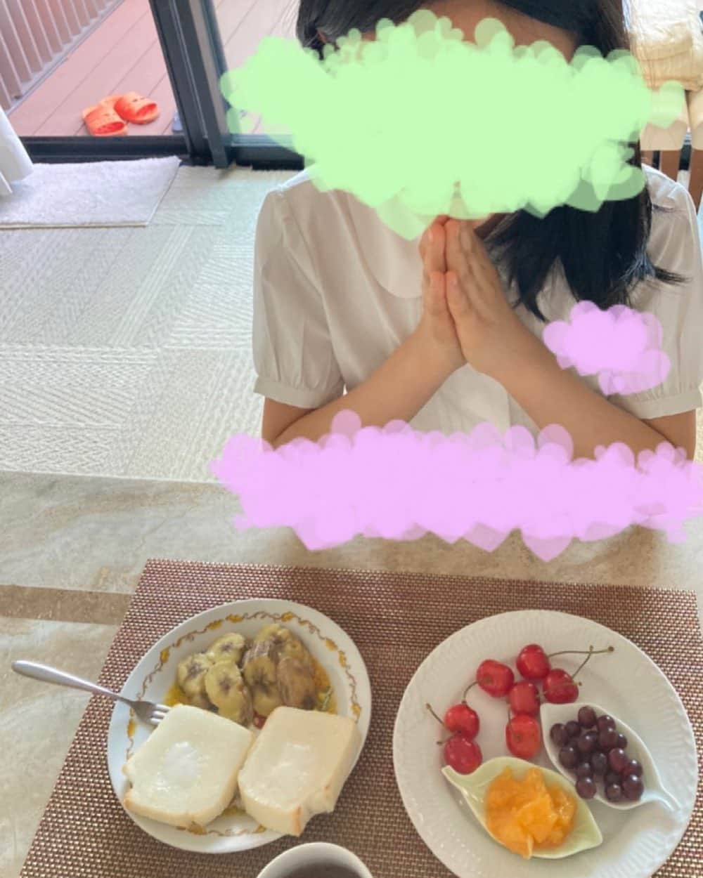 市川海老蔵 （11代目）さんのインスタグラム写真 - (市川海老蔵 （11代目）Instagram)「Breakfast comes with breads, baked bananas, & fruits🍌🥭✨ * 朝ごはんは パンと焼きバナナとフルーツ🍌🥭✨  #市川海老蔵 #海老蔵 #成田屋 #歌舞伎　 #成長記録 #子育てぐらむ #子供のいる暮らし #子どものいる暮らし #子育て日記 #children #childphotography #daughter #son #ABKAI #ABMORI #ebizoichikawa #ebizo #kabuki #thunderparty #ebizotv #theater #theaterarts #actor #japan #classic」5月26日 11時00分 - ebizoichikawa.ebizoichikawa