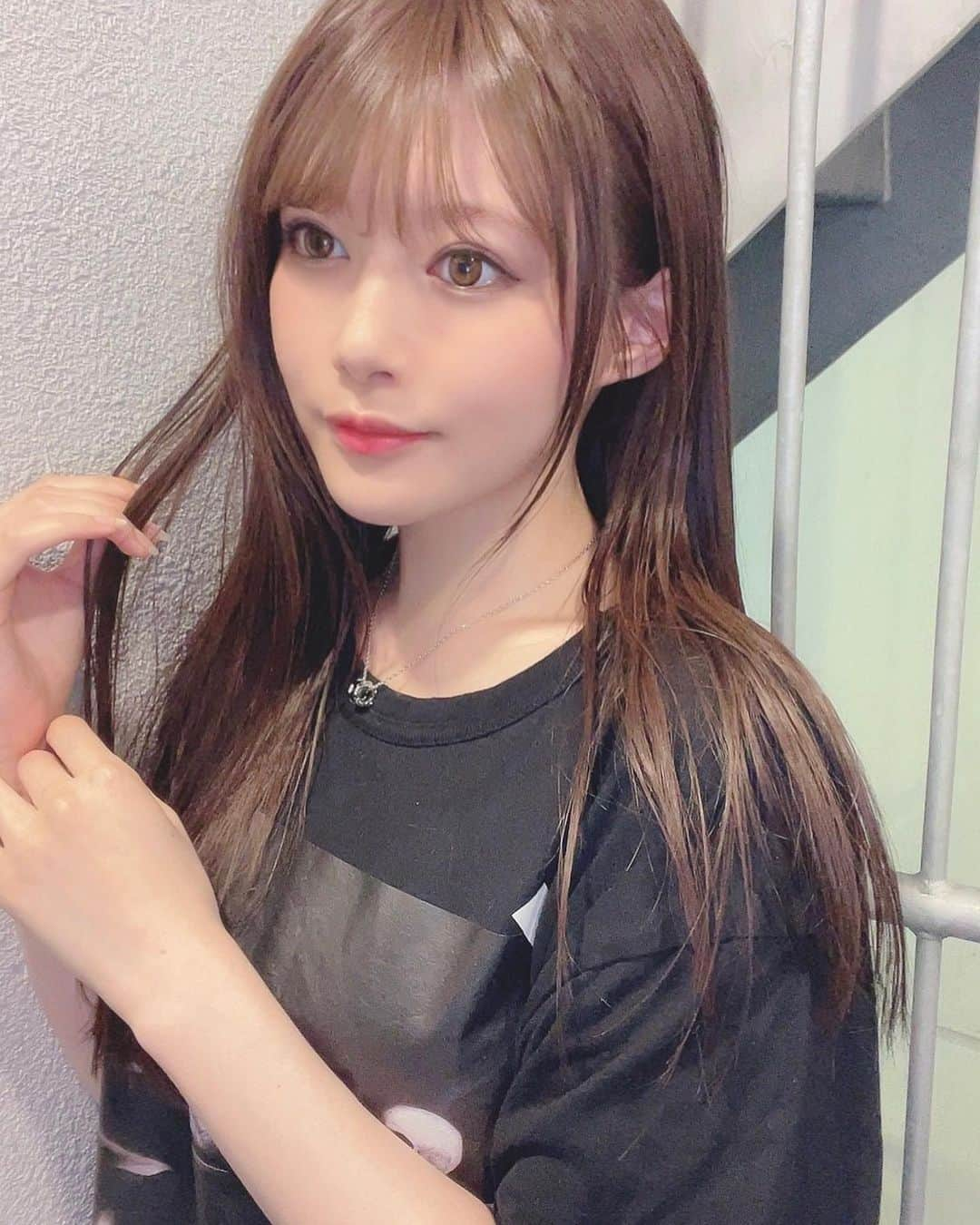 相沢みなみさんのインスタグラム写真 - (相沢みなみInstagram)「まことさんとこでメンテ完了💇🏻‍♀️ 今回も抜け感のあるカラーに仕上げてもらったよ☺️ . いつもありがとう✨ . ✂︎L'wis 担当:まことさん✂︎ . I luv how he makes my hair special♪ . 去了美容院💗 我特别喜发色😉 . #相沢みなみ  #lwis」5月26日 11時18分 - epoint2016