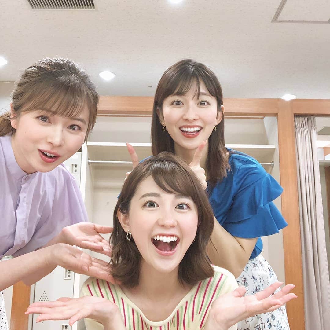 TBS「はやドキ！」のインスタグラム：「水曜日の放送後📷️  10秒タイマーで わかばちゃんを囲んで撮ったらこんな感じに😆   写真のときはマスクを外しています。  皆川  #若林有子 #山本里菜 #皆川玲奈 #アナウンサー #はやドキ #tbs」