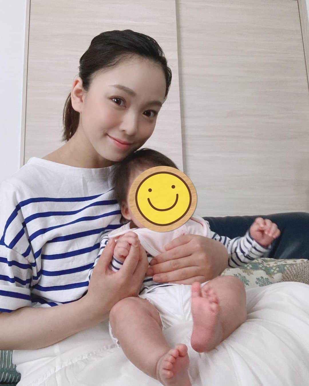 杜このみのインスタグラム：「いつも、 パパと娘のラブラブツーショットばかりなので（笑） たまにはママ&娘で😘 憧れだった、お揃いを着てお散歩にお出かけしました😊🌟 生後3ヶ月になり、笑顔も増えて おしゃべりも増えて 楽しくなってきました💓」