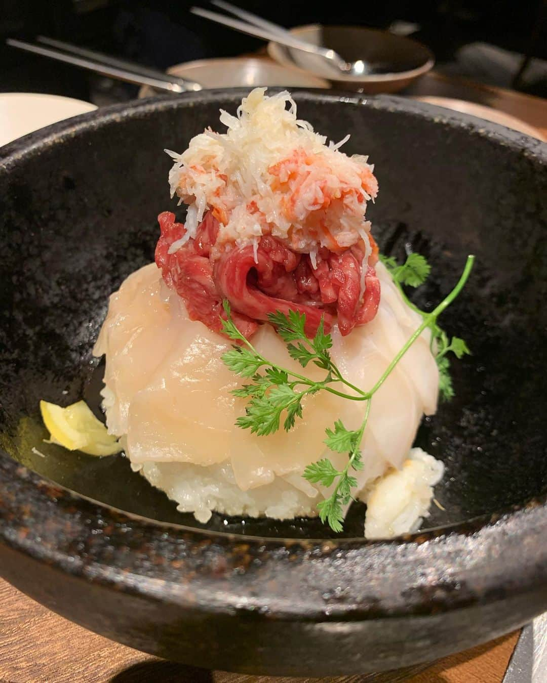 山田菜々さんのインスタグラム写真 - (山田菜々Instagram)「冬にすずと食べに行った焼肉やさん。 美味しくてほっぺを落とす寸前だった すずちゃんと素晴らしいお料理を ぜひご堪能ください🤤♡笑  #うしごろ #うしごろ表参道 #ushigoro #すずちゃん#こんな豪華な焼肉はほぼ初めて#東京ってすごいやろ #☺️」5月26日 14時11分 - tannana.yamada