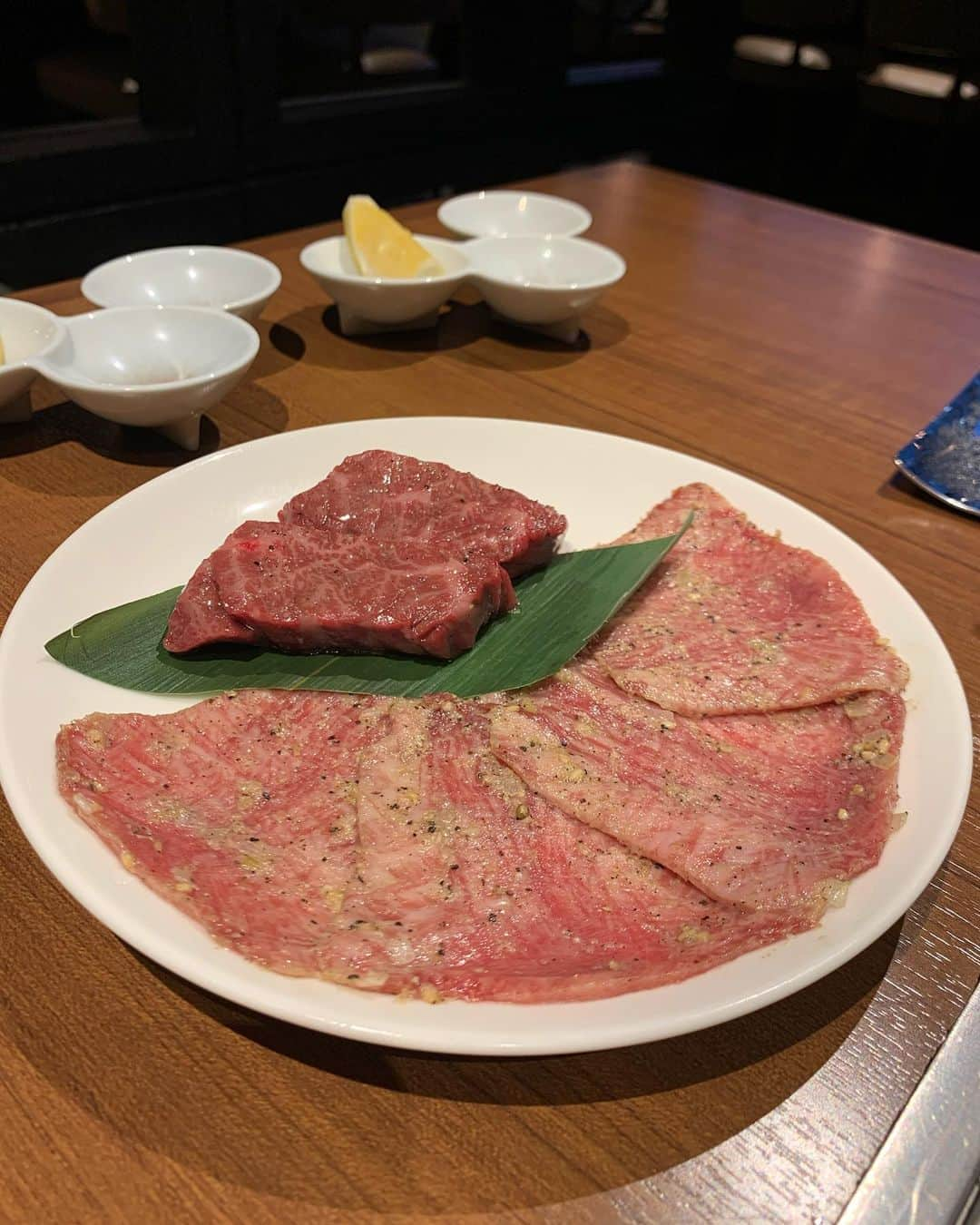 山田菜々さんのインスタグラム写真 - (山田菜々Instagram)「冬にすずと食べに行った焼肉やさん。 美味しくてほっぺを落とす寸前だった すずちゃんと素晴らしいお料理を ぜひご堪能ください🤤♡笑  #うしごろ #うしごろ表参道 #ushigoro #すずちゃん#こんな豪華な焼肉はほぼ初めて#東京ってすごいやろ #☺️」5月26日 14時11分 - tannana.yamada