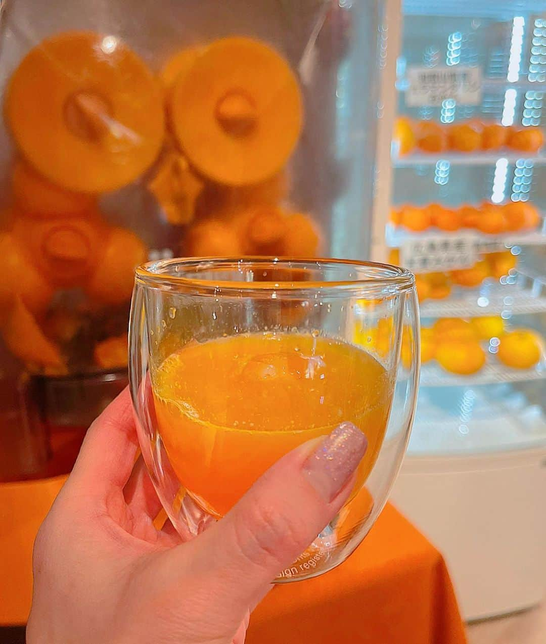 百合華さんのインスタグラム写真 - (百合華Instagram)「I got up early in the morning and drank fresh orange juice 🍊🍊🍊  #morning #earlymorning  #goodmorning  #freshjuices  #freshorangejuice  #orangejuicemachine」5月26日 14時23分 - yurika.lovelily