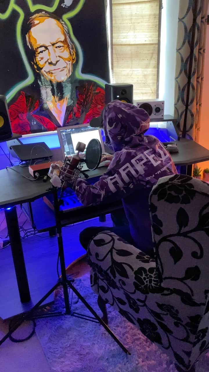 Bars and Melodyのインスタグラム：「Let us know what you think in the comments 💨」