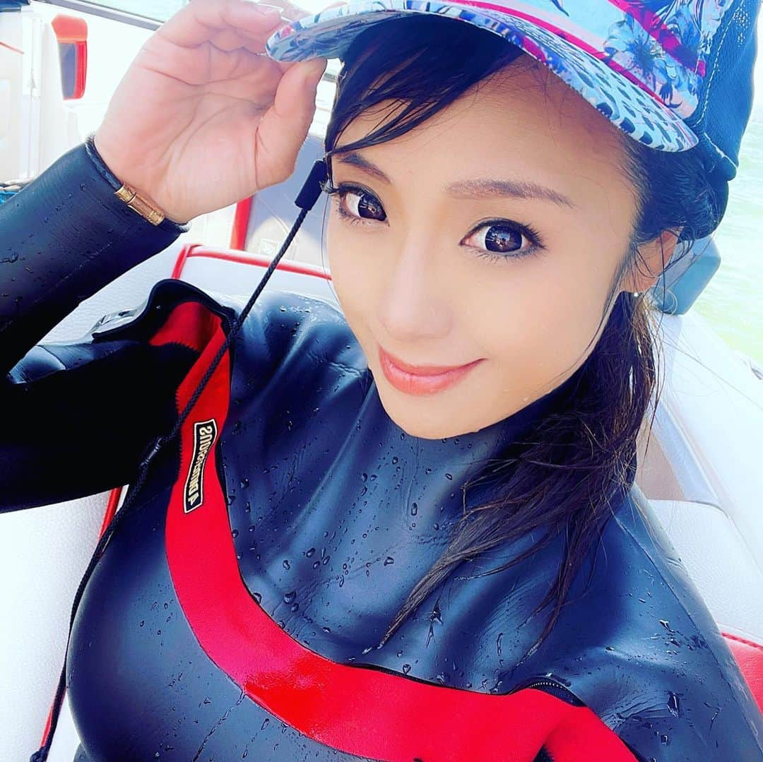 maikoのインスタグラム：「大会に向けて猛練習🏄‍♀️✨. In琵琶湖🐠🐠🐠💕. . しゅんぴ先生にも教えてもらって技の完成度が上がって、あと少し🏄‍♀️✨. . 京都のお宿は、高級料亭をリノベした. [ そわか ]さん🫖✨. 京都っぽぃ雰囲気がとても素敵で、時間が経つのを忘れちゃうような贅沢な空間だった☺️✨✨. ほんと可愛かったぁ💕. . 大阪も京都もご飯も美味しすぎて、. 空気も綺麗でお散歩してるだけでわくわくるんるんになる街で幸せいっぱぃありがとうもいっぱぃ🥰🥰🥰. . 大会楽しみっっ🏄‍♀️✨✨がんばるぞ🤗❤️」