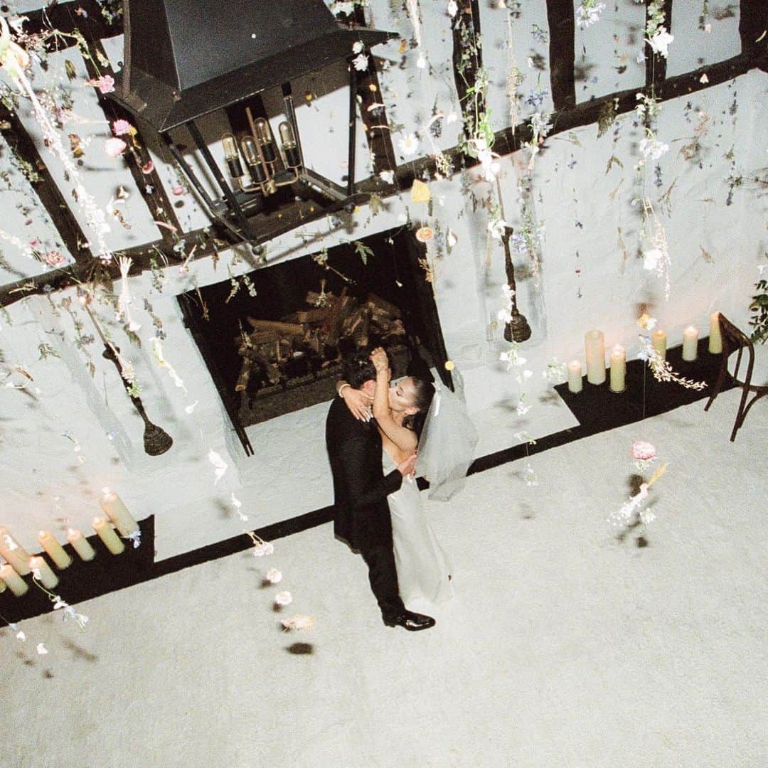 アリアナ・グランデのインスタグラム：「5.15.21 🤍」