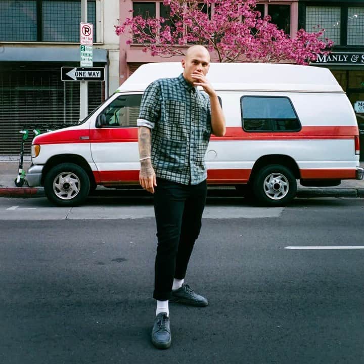 ブランドン・シェイアのインスタグラム：「Today my new feature w/ @le__boeuf & @abbycelso came out, this record is very special to me because it is actually the first record I've released that I didn't write. I know a lot of artists struggle with recording songs they didn't pen themselves but to me it’s an honor. When @matt_lukasiewicz sent me the song I absolutely knew I had to be a part of it. If you're an artist out there & you have the opportunity I’d challenge you to step outside yourself a little bit & consider songs pitched to you if you think they are great & align with your values. Artists supporting artists, songwriters supporting songwriters & everything in between. At the end of the day we are all making music & if it fits it fits. I know a lot of people think it can harm their artist integrity but I actually think the opposite. “make it” out now. Link in my bio 😍」