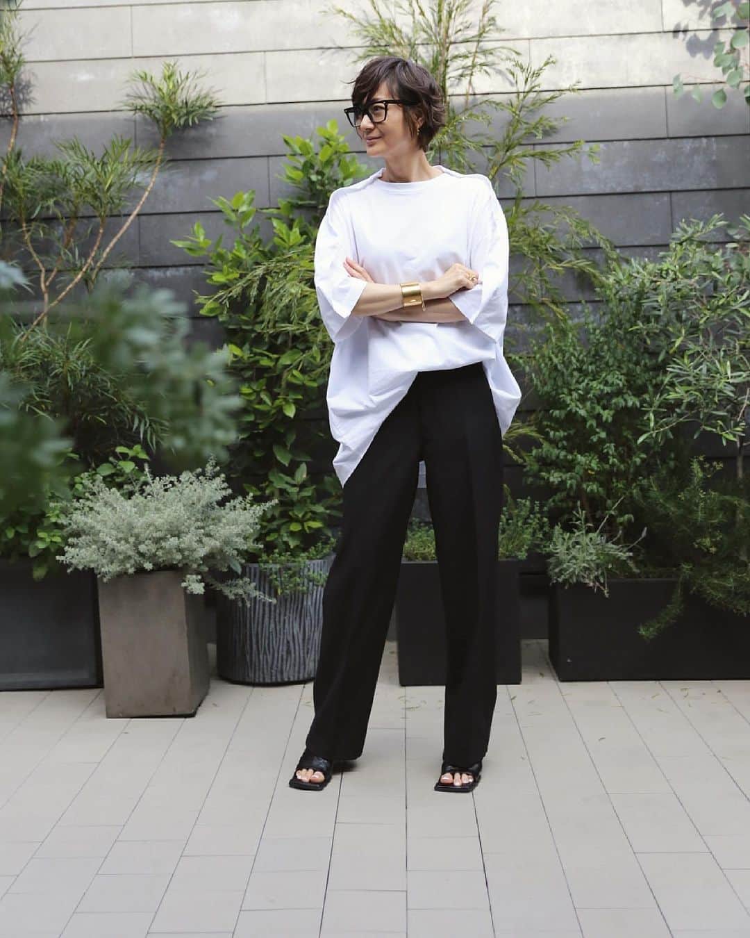 富岡佳子さんのインスタグラム写真 - (富岡佳子Instagram)「#onemilewear  アイテムについてはタップしてみてね。#おうち時間  #uniqlou #リラックスストレートパンツ」5月26日 17時15分 - yoshikotomioka
