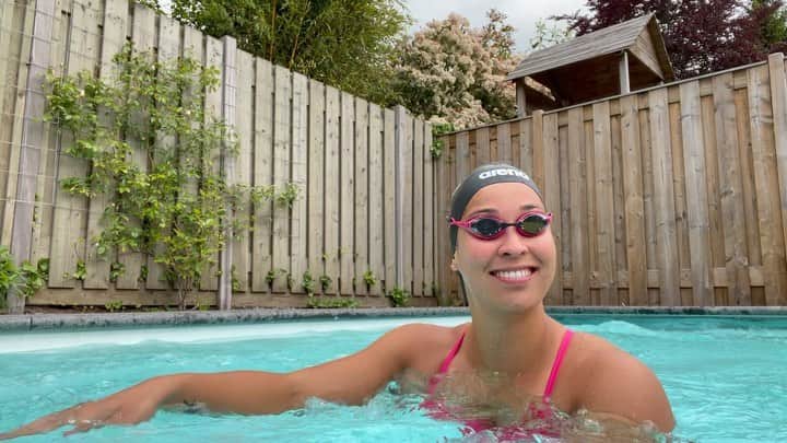 ラノミ・クロモウィジョジョのインスタグラム：「Hoooooi...Ik ben er weer 🤩 even twee dagen “vakantie” en uit het water geweest. Na zo’n EK week ben ik best wel kapot. De batterij is nu weer opgeladen 🔥💪🏽 Laat het zonnetje nu maar gaan schijnen 😎」