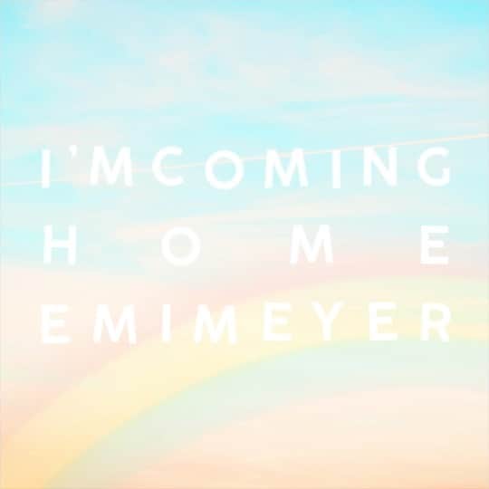 エミ・マイヤーのインスタグラム：「“I’m Coming Home” full version out today 💓Written for a Sukiya commercial, I loved writing and singing this song 🌈I tried to make it uplifting and breezy. Please enjoy this extended version. 🍀今日Cmソング「I’m Coming Home」が配信スタートしました！心をこめてアップリフティングな歌にしてみました！是非フル尺で聴いてみてくださいね^_^  「I’m Coming Home」 作詞/作曲：エミ・マイヤー　 日本語詞：まきちゃんぐ  I’m Coming Home 手を上げて 笑い声のする方へ 虹のかなたには愛の調べも傘さえもなかった 言えない言葉の代わりにするよ 最高のeveryday back home  明日の朝もきっと 口笛が聞こえるだろう ほらtelephoneなんか今はいいよ ちょっと目を見て　Good day  おはよう　みな旅人さ おかえり　聞こえる時まで  言えない言葉の代わりにするよ 最高のeveryday back home」
