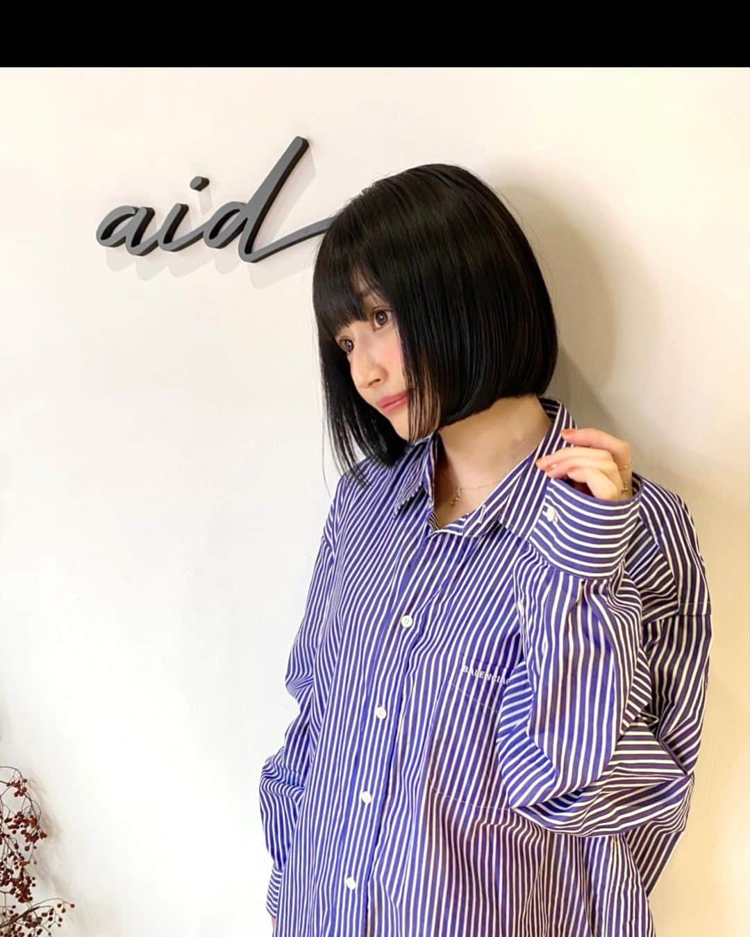のインスタグラム：「﻿ ﻿ 🚨💥🚨💥🚨💥🚨💥🚨💥🚨💥﻿ ﻿ ⚠️𝐛𝐞𝐟𝐨𝐫𝐞 🔛 𝐚𝐟𝐭𝐞𝐫 注意！？！！！⚠️﻿ みんなが言っててずーっとずーっと行きたかった﻿ @aid_hair  さんにお邪魔してきました✨✨﻿ ﻿ #髪質改善トリートメント　どこでやるよりも﻿ びふぉあふ凄くて感動😭💕﻿ カラー&カットも併せて﻿ 秋山さん @akiyamasensei_aid  にお願いしましたっ😻😻💙﻿ ﻿ 優しくて施術も神でかみのけちゅるんちゅるん！なて﻿ 幸せはっぴーーーーーーー😆😆😆💖💖💖﻿ ﻿ ありがとうございました😭﻿ ﻿ #aid #hair #美容院　#ヘア　#にゅーへあ　#黒髪ボブ　#切りっぱなしボブ　#恵比寿　#美容　#ヘアサロン　#ヘアカット　#トリートメント　#ヘアカラー﻿」