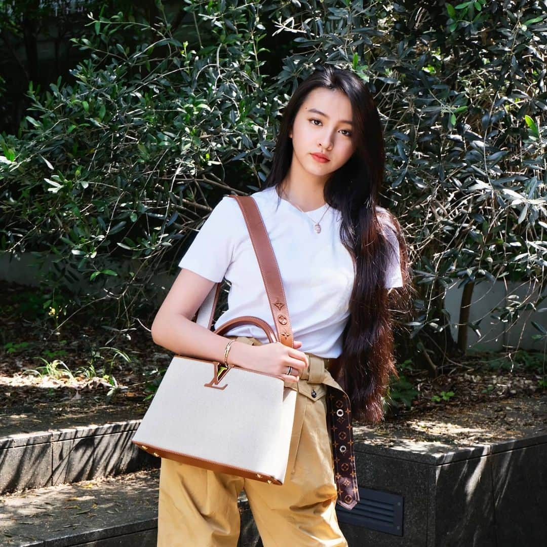 kokiさんのインスタグラム写真 - (kokiInstagram)「Under the olive tree🌿 I am in love with this beautiful bag ♥️ The material and the silhouette 😍   今年も沢山オリーブが成ります様に！☺️  Red lipstick @esteelauder @esteelauderjapan 333 pure colour envy    @louisvuitton  @bulgari」5月26日 19時44分 - koki