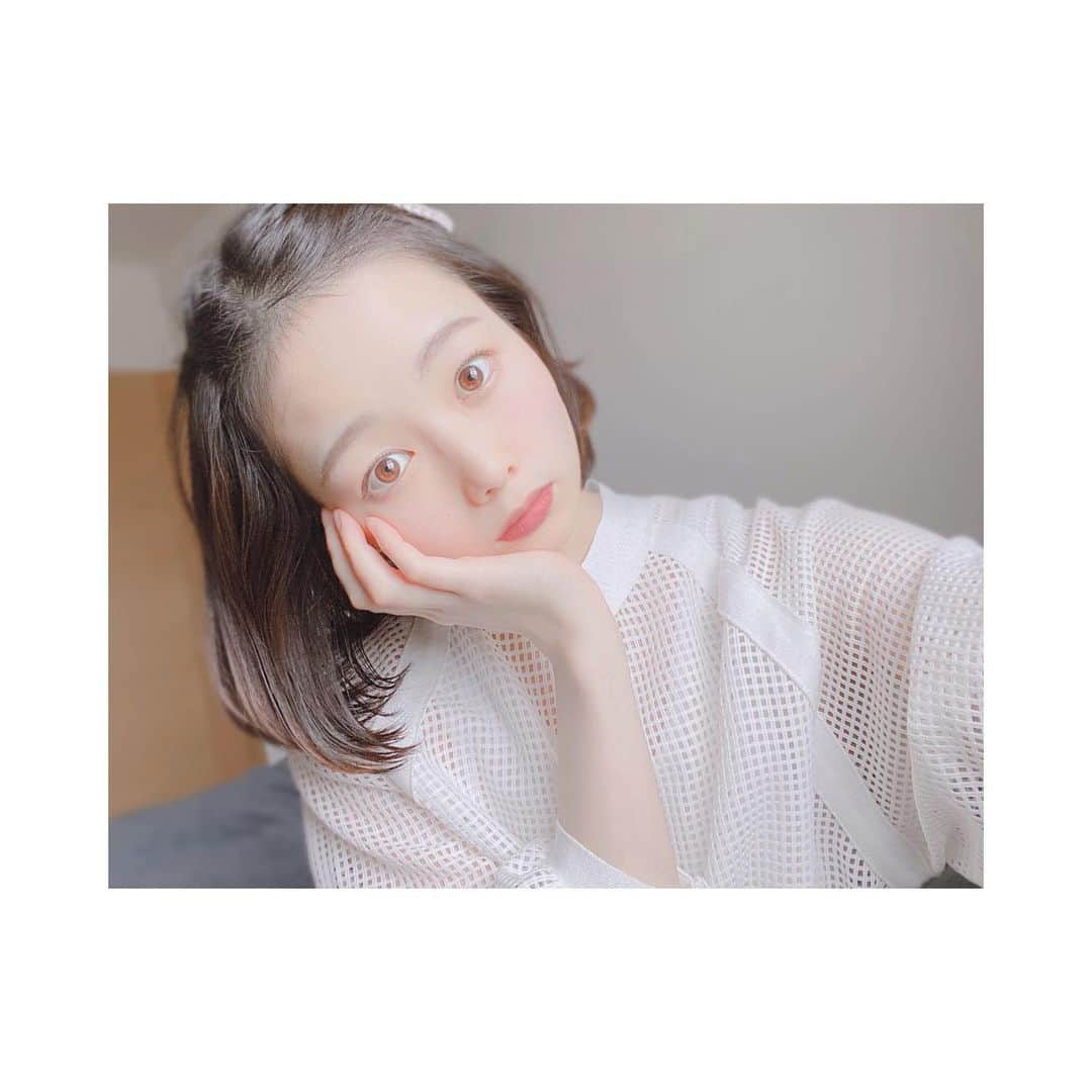 潮田ひかるのインスタグラム：「久々にこのお洋服を着たよ〜✨韓国のワンピース！！かわいい！  #韓国ファッション #韓国コーデ #ヘアアレンジ #伸ばしかけ前髪　#데일리	#데일리룩　#오오티디」