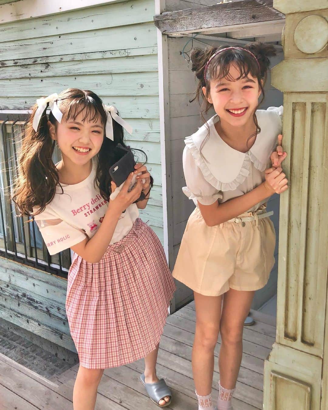 のインスタグラム：「♡♡♡ . フタバさんとハルハさん、 先輩の撮影をのぞき見……👀💕 . #ニコプチ #プチモ #小松崎ふたば #星名ハルハ」