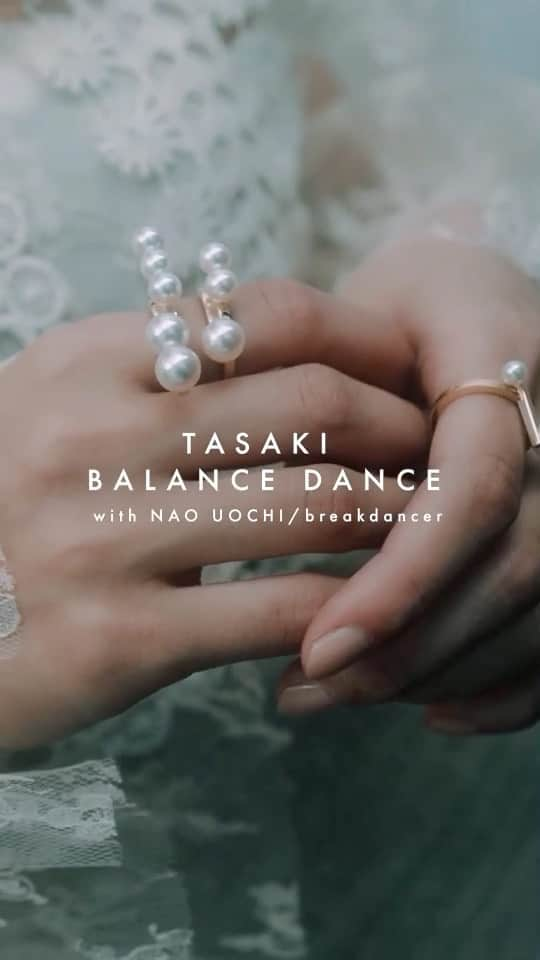 魚地菜緒のインスタグラム：「. TASAKI × ELLE girl  . とってもかわいい アクセサリーをつけて 踊りました💍💎✨ . 演出振り付け家 MIKIKOさんによる、 #バランスダンス は TASAKIのアイコンジュエリー、 balanceシリーズから 出た新デザインの 「balance step」 「balance loop」 をイメージしたダンスになっています！ . バランスダンスというだけあって、 片足を上げたりバランス力が大事な ダンスになっています！ . 私はいつも逆さまになって 片手で回ったりするのは得意ですが、 こういう手振りが多めのダンスは 初めての挑戦だったので、 とても緊張しました！😵💦 . ELLE DIGITALでは 土屋太鳳さんによる ダンスの全編を公開中です☝️ . ELLEgirlのtiktokで バランスダンスを 完コピできるので 是非皆さんも挑戦してみてください💃 . . . Director @yu.kari7 Cinematographer @jumpeimori1112 Lightning @makusu0802 . #TASAKI #TASAKIbalance #balancestep #mikiko先生  #タサキ #タサキバランス #ELLEgirlPromotion  #bboy #bgirl #breakdance #powermove @tasaki_intl  @ellegirl_jp」