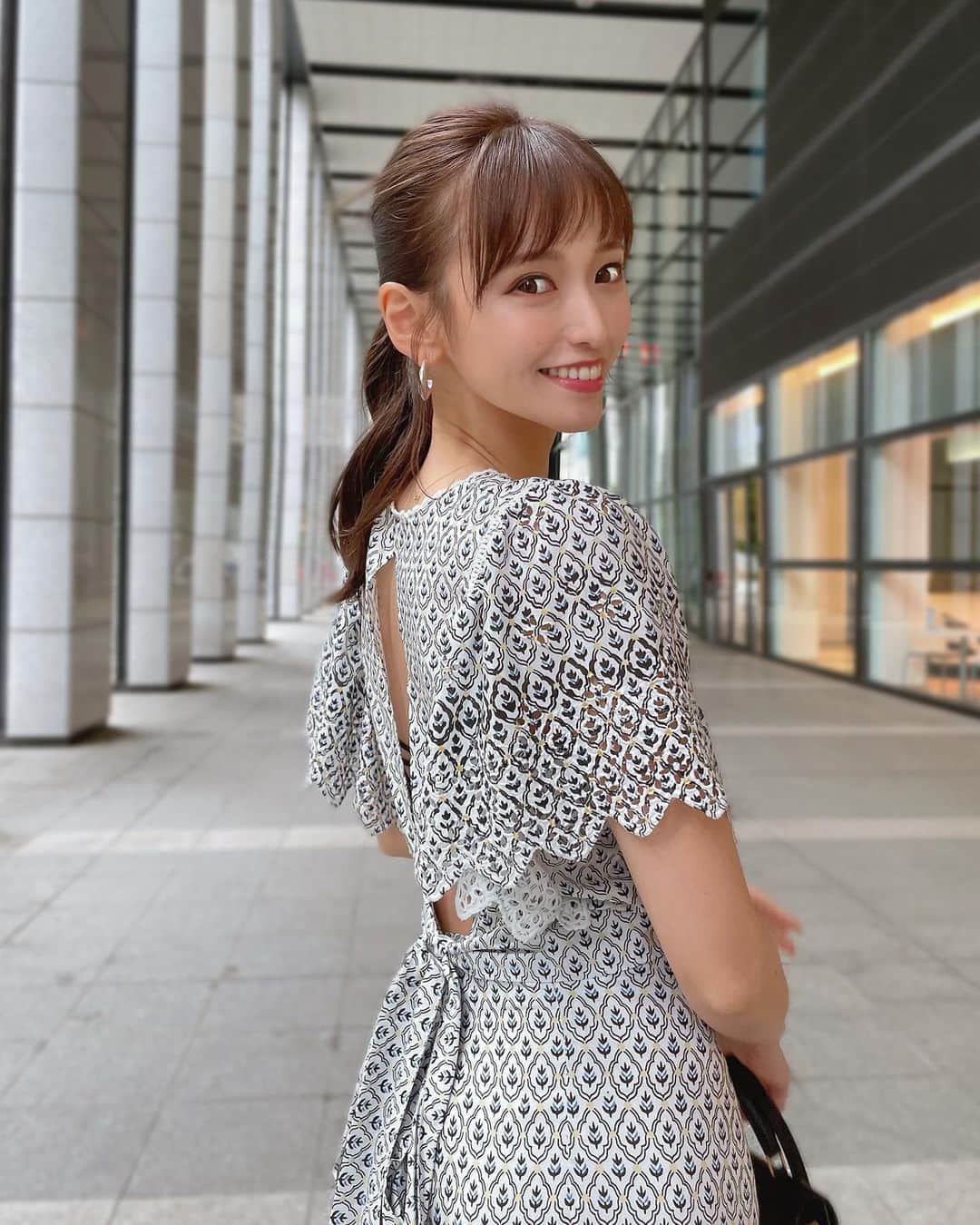 のインスタグラム：「背中可愛いでしょ？💐🪞✨  #引地裕美 #モデル #rq #レースクイーン  #UMine #mercuryduo #マーキュリーデュオ #リゾートワンピース #ワンピース  #얼스타그램 #照片 #粉我  #ゆうみ服 #패션스타그램 #데일리코디 #패션 #时装」