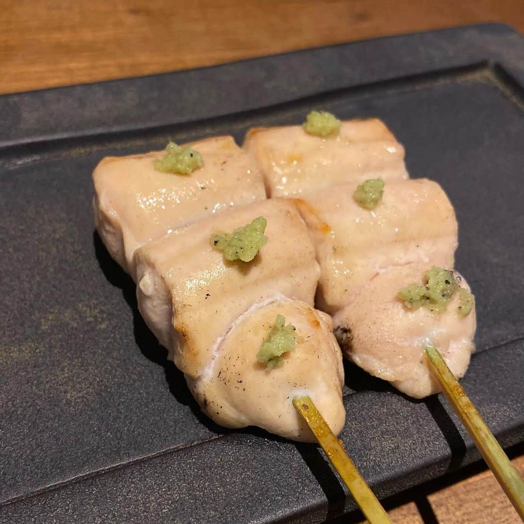 Yuika Matsuさんのインスタグラム写真 - (Yuika MatsuInstagram)「久しぶりのご飯投稿 ※時差投稿です！ 　 福島のめちゃうま焼き鳥 @sumibiyakitori_torio 。 たまたまオープンした頃に ふらっと入ってからすっかり虜に😘 　 とり刺しも焼き鳥も、 どれもぷりぷりしてるの。 はやくまた食べに行きたいなぁ🤤♡ 　 　 　 　 #とり央#大阪#福島区グルメ #福島グルメ  #福島#焼き鳥#やきとり#焼鳥#鳥刺し」5月26日 20時25分 - yuika00802