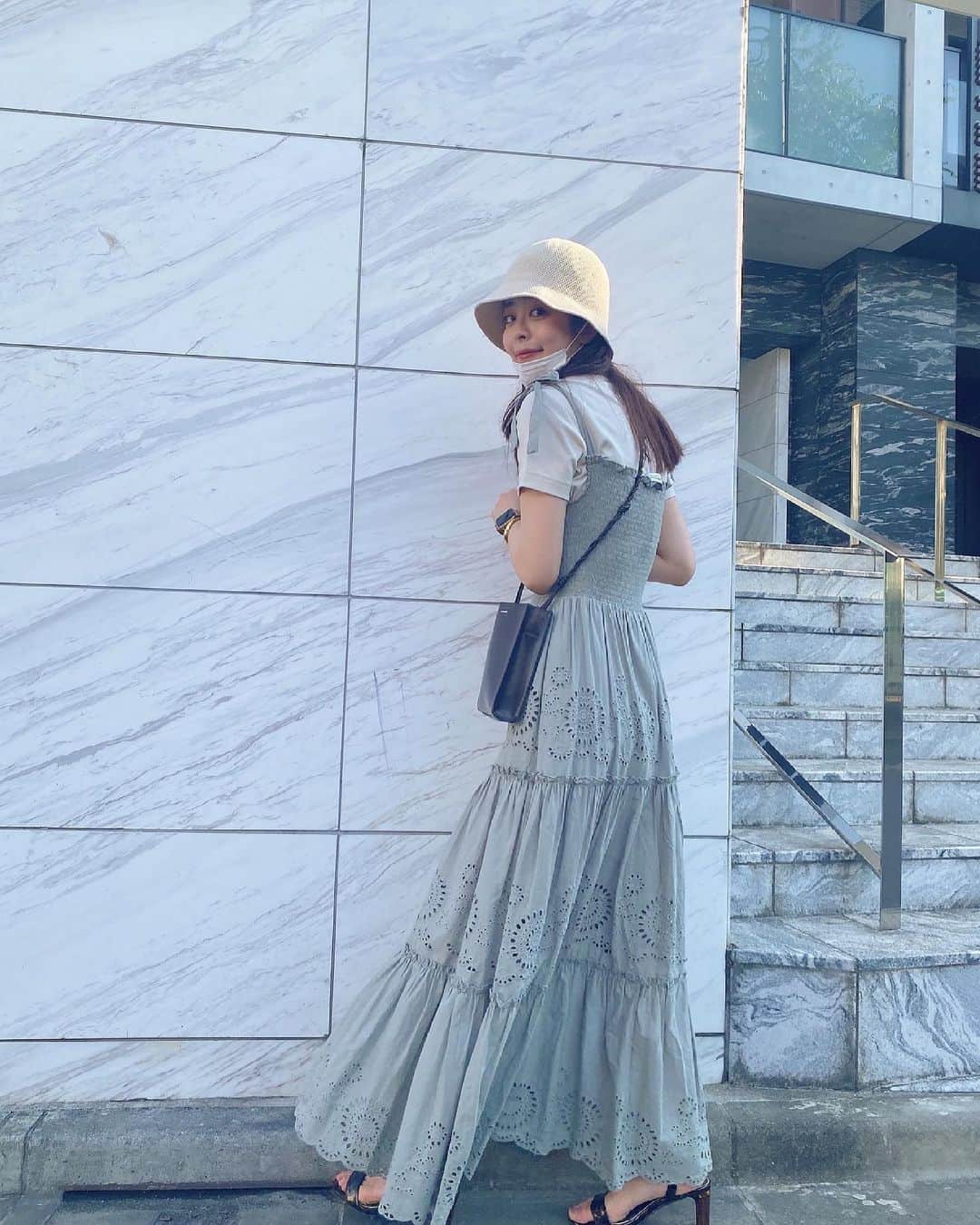 牛江桃子（ももち）さんのインスタグラム写真 - (牛江桃子（ももち）Instagram)「ZARA新作ワンピ × ユニクロTで、お散歩した日🧋🚶‍♀️韓国っぽのまんまる帽子、お気に入り … 👒🇰🇷♡♡﻿ ﻿ 夏に向けてかわいいキャミワンピ 集め中 。👗🤍﻿ Tシャツ × キャミワンピの合わせ大好き 〰️〰️ 🐕♡﻿ ﻿ [ one-piece ] #ZARA﻿ [ tops ] @uniqlo_jp #ユニクロ﻿ [ shoes ] @randa_pic #randa﻿ [ bag ] #jilsander [ hat ] @qoo10.official #qoo10﻿ ﻿ ZARA新作のキャミワンピちゃんお気に入り ♡〰️﻿ カーキだから甘くなりすぎないのもお気に入り🪄🐕﻿ サイズはXS！ZARAは小さめ買うのがおすすめ ◎﻿ ﻿ @qoo10.official まるっこ韓国ぼうし お気に入り🇰🇷👒🪄﻿ 前にYouTubeの購入品紹介動画でしっかり紹介してるので﻿ 商品詳細が気になる子はぜひYouTube見てみてね👸🏼♡﻿ ( ももち Qoo10 ってYouTubeで検索すると出るよ！)﻿ ﻿ ﻿ ﻿ 今夜22時は、久々のYouTube LIVE 📺 します！♡﻿ めちゃめちゃ久しぶりに、呑み配信します …🤣♡♡！！﻿ スーパーで、お酒とおつまみ大量に買ってきたので﻿ 「ももちあーず！」の準備満タンでございます …😘🍺﻿ ﻿ 今夜22時はインスタライブではなく、YouTubeに集合！﻿ 大人の子はお酒を、若レディちゃん達はジュースを！﻿ 片手にYouTubeに集合してね！おつまみも有れば尚👍🏻♥︎﻿ ﻿ 一緒に楽しもう〰️〰️♡🍺 待ってるね！👸🏼👸🏼🤍﻿ ﻿」5月26日 20時30分 - momochi.661
