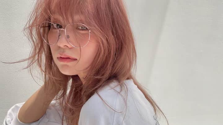 鈴木凪沙のインスタグラム：「♡♡♡ 💇🏼‍♀️ @urealm.takagi_official  📷 @t.nagatani  💄 @miyuki_____________」