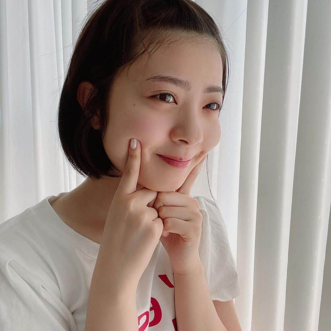 ゆなさんのインスタグラム写真 - (ゆなInstagram)「メイク前のパックに最近つかってるのが この「mochimochiシートマスク」✨  @mochimochimask   60秒でぱぱっとスキンケアが済ませられるから忙しい朝にぴったりなの😳  パックしたあとはお肌がもっちりしっとりするから化粧ノリもいいし、 香りも癒されるからテンション上がる✨ 天然のアロマオイルの香りなんだって✨  朝用マスクはつけたあとお肌がワントーン明るくなった感じがするし、 洗顔代わりにもなるからおすすめ✨  みんなも試してみてくださぁい✨  #もちもちシートマスク #シートマスク #PR」5月26日 20時39分 - _yunachannel