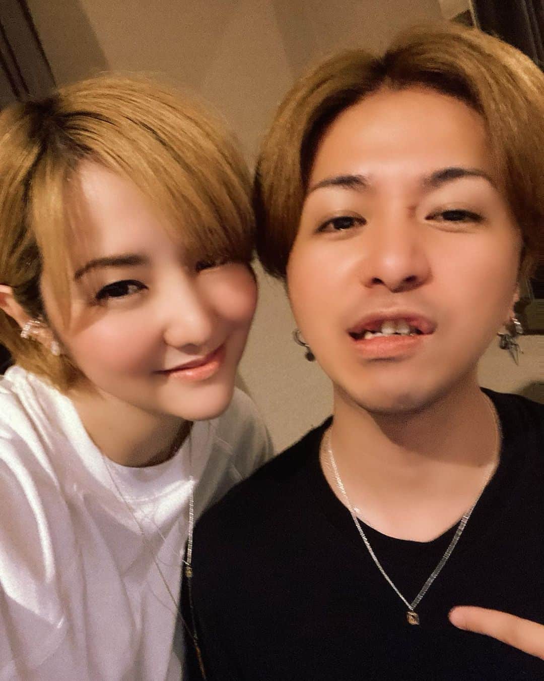 希良梨のインスタグラム：「GTOの時に出会った 大好きなゆーた。  17歳〜18歳くらいのとき、私は人見知りが酷くて、でもなぜかゆーたには心が開けた。  とにかく人への気配りが凄い、尊敬しかない。  そんな素敵な男の子。  大人になって再会したけど、  更に深みが出て、人間味があり、  心優しくて、本当に癒される存在。  ありがとう🌹🌹🌹  #山崎裕太 #癒し系  #gto #towitstyle  #andtaiwan  #taiwanentertainment  #taiwanculture  #collaboration    #love #japan #like4like #simple #nature #taiwan #momlife #followforfollow #follow4follow #kirari #希良梨 #アニメ好きな人と繋がりたい #漫画好きな人と繋がりたい」