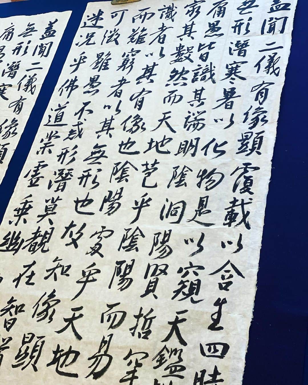 前田ゆかのインスタグラム：「お稽古へ  夏の試験に向けて取り掛かりました。  書いたことのない文字の数を見た時は驚きでこれは大丈夫？か心配でした。 とにかく、 書いてみる！ 時間は掛かりましたが考えるより書くことで少しだけ気持ちが落ち着た感じです。  字形もバランスもまだまだブラッシュアップが必要です。  #書道 #試験 #初めての課題 #集中 #修行 #calligraphy」