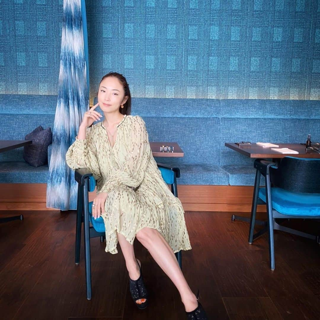 MEGUMIさんのインスタグラム写真 - (MEGUMIInstagram)「毎日が同じルーティンすぎるので、洋服でテンション上げてみよう！期間です🖤 毎日コーディネートを自分なりに考えて楽しんでます💕 洋服ってテンション上がるね！大好き！ #最近はこんな格好でお送りしました」5月26日 21時11分 - megumi1818