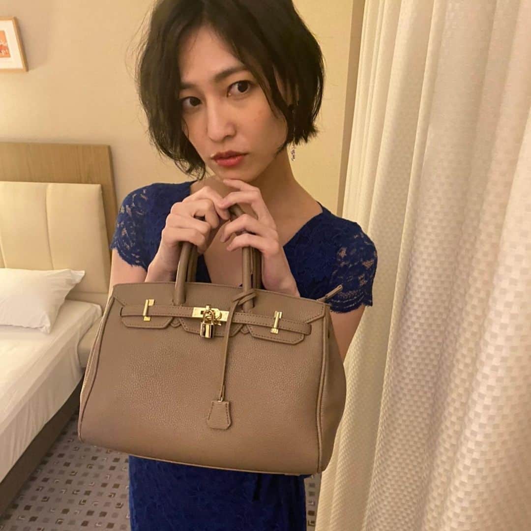 小柳歩さんのインスタグラム写真 - (小柳歩Instagram)「この服の下、めちゃくちゃエッチなの着てる」5月26日 21時12分 - koyayukoyayu